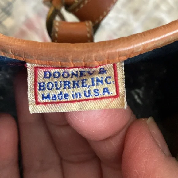 Vintage Dooney & Bourke Navy Blue And Tan Pebble  Leather Shoulder/Crossbody Bag - Picture 9 of 15